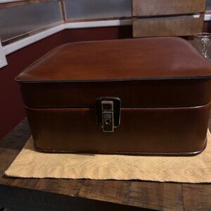 Vintage rare  Londonaire Portable  Pub Leather Case w top grade cowhide leather